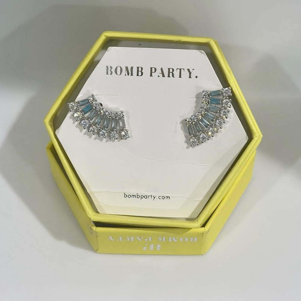 ✨ Bomb Party Fan-Shaped Ombre Swiss Blue Topaz Earrings ✨